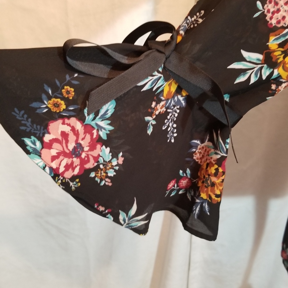 Lily Black floral 3/4 bell sleeve blouse - Picture 3 of 8